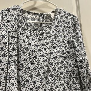 H&M button back 100% viscose Abstract Print hi/lo design Long Sleeves Size 4